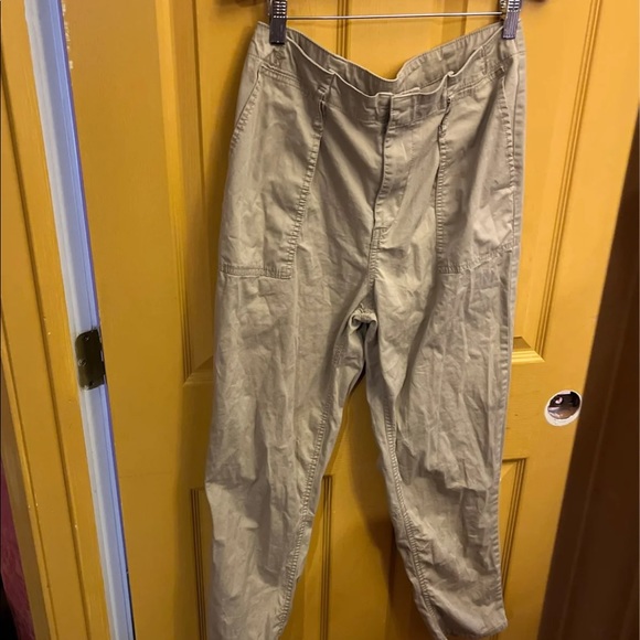 New York and Company Khaki‎ Pants - Picture 1 of 4
